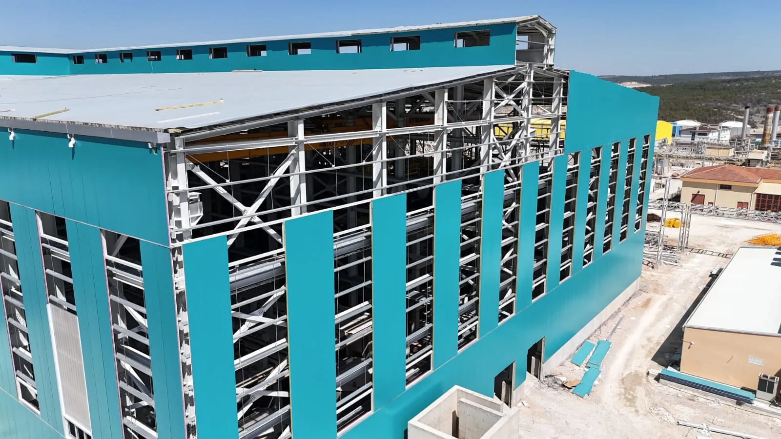 Cephe açıklıkları çevresinde panel montajı